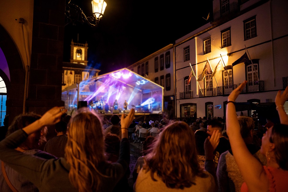 Ponta Delgada Os Acad Micos E A Banda Stereo Mode Animam Noites De