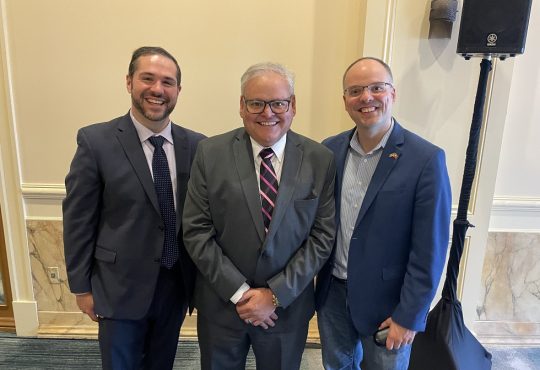 Diniz (Dennis) Borges Portuguese Beyond Borders Institute-Director FOTO | Legenda: Cliff Costa, Diniz Borges, Michael Borges;